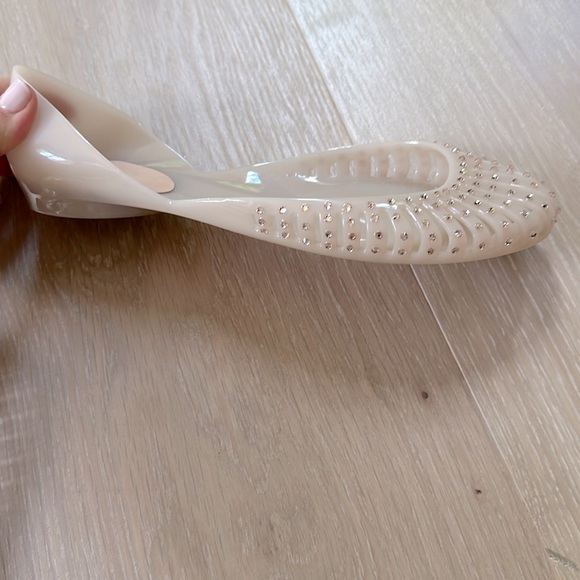 Stuart Weitzman Women's Cream Flats - Picture 9 of 12